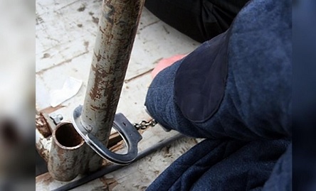 Свежие новости: В Харькове под мостом нашли бывшего налоговика, прикованного к столбу