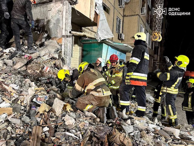 Свежие новости: Під завалами багатоповерхівки в Одесі виявили тіла ще двох жертв — жінки з немовлям