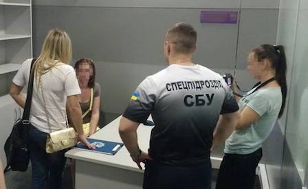 Свежие новости: Жительница Николаева организовала международный канал «поставок» девушек в Европу и Азию