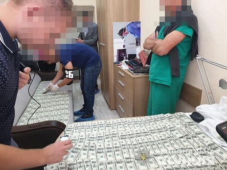 Свежие новости: В Киеве на взятке задержан врач-трасплантолог Института Шалимова