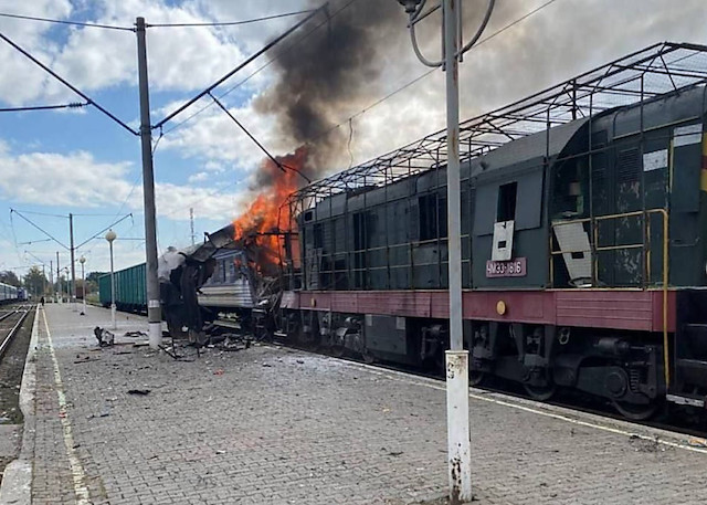 Свежие новости: “Укрзалізниця” змінює маршрути у прифронтових регіонах через загрозу атак РФ