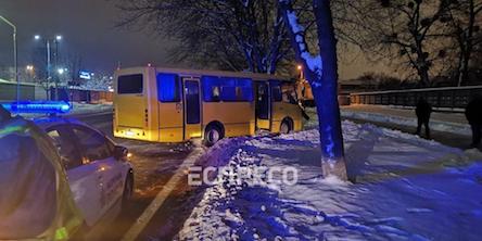 Свежие новости: ФОТО: В Киеве маршрутка сбила человека