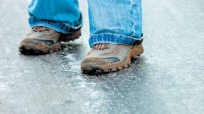 Свежие новости: В Одессе грабитель отобрал у девушки телефон, когда она поскользнулась на льду