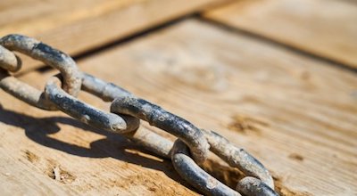 Свежие новости: Жительнице Еланецкого района дали условный срок за то, что держала на цепи старика