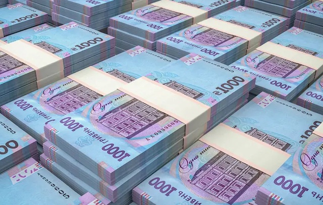 Свежие новости: В Кабміні пояснили, як українцям отримати 1 тисячу гривень, та звідки на це візьмуть гроші