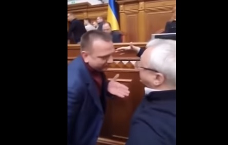 Свежие новости: ВИДЕО: На видео попала перепалка двух депутатов Верховной Рады