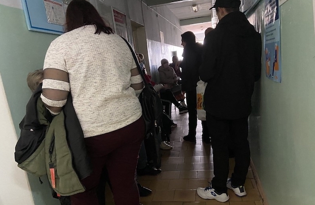 Свежие новости: В николаевской поликлинике снова многочасовые очереди – теперь из-за заключения деклараций