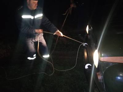 Свежие новости: На Николаевщине микроавтобус с пассажирами застрял на грунтовой дороге: выбраться помогли спасатели