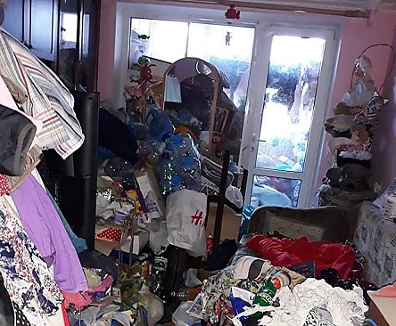 Свежие новости: В Николаеве мать запрещала своей 15-летней дочери пользоваться электричеством и водой и забила квартиру мусором