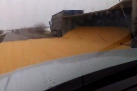 Свежие новости: В Николаевской области протестующие перекрыли движение на автотрассе