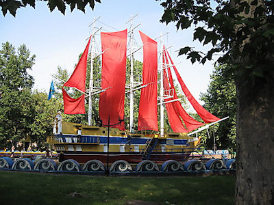 Свежие новости: В Николаеве фирма, уличенная ранее в махинациях, может получить еще 3,6 миллиона на ремонт в городке «Сказка»