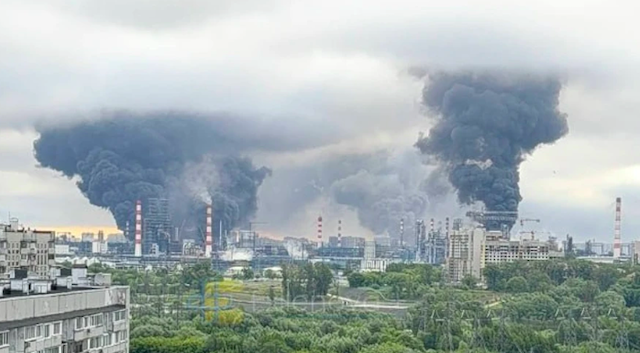 Свежие новости: Безпілотники уразили Московський НПЗ: місто затягнуло густим димом