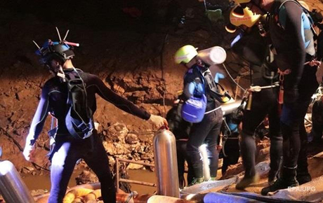 Свежие новости: Из затопленной пещеры в Таиланде спасли всех детей