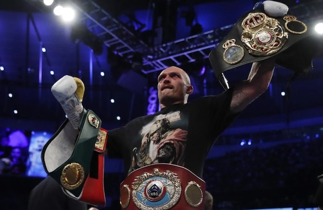 Свежие новости: Вусик у феєричному стилі нокаутував Дюбуа та зберіг чемпіонські пояси