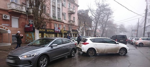 Свежие новости: В центре Николаева «Хюндай» и «Тойота» не поделили дорогу