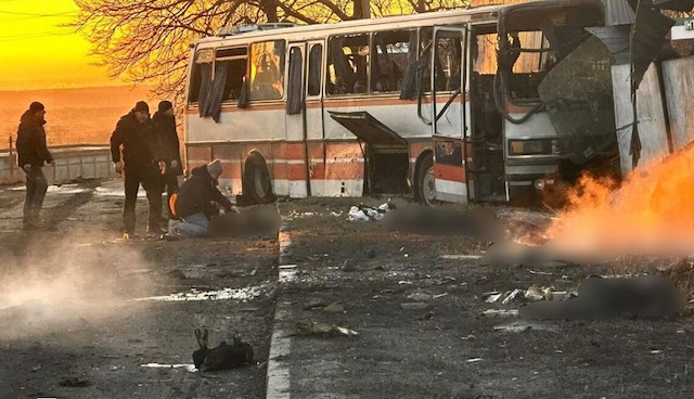 Свежие новости: Росіяни влучили по автобусу з шахтарями під Павлоградом, понад 20 загиблих і поранених