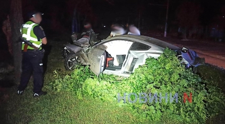 Свежие новости: У центрі Миколаєва Ford Mustang збив п’ять дерев