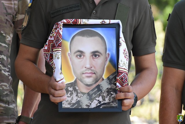 Свежие новости: Південноукраїнськ попрощався з Героєм Артуром Капічевим