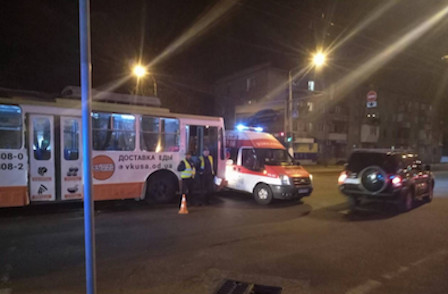 Свежие новости: В Одессе троллейбус врезался в автомобиль «Инто-Саны»