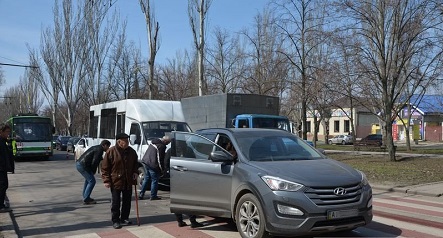 Свежие новости: ВИДЕО: В центре Николаева столкнулись маршрутка и «Хюндай» — образовался затор