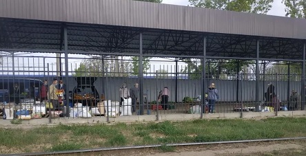Фото новости: Карантин не для всех: пока официальные рынки в Николаеве закрыты, стихийные работают Свежие новости: Карантин не для всех: пока официальные рынки в Николаеве закрыты, стихийные работают