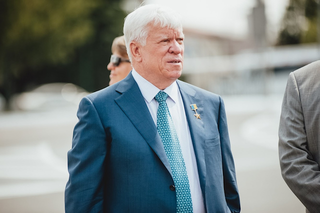 Свежие новости: Мусорные свалки со шприцами, упавшее на крышу дерево и стирка вручную: Вадатурский рассказал, как Федорова «руководила инфекционкой» до его прихода