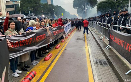 Свежие новости: Штурм парламента в Албании: ранены более 20 человек