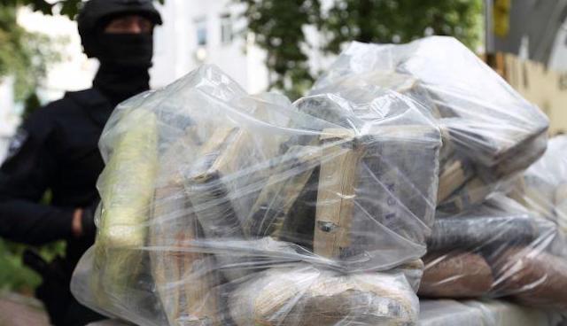 Свежие новости: Перевозили тонны кокаина: в Германии полиция арестовала банду наркоконтрабандистов