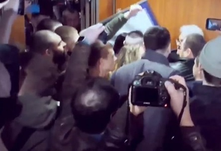 Свежие новости: ВИДЕО: Националисты напали на Сивохо во время презентации платформы по примирению с Донбассом