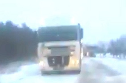 Свежие новости: ВИДЕО: На трассе Н-11 возле Баштанки застряли 15 большегрузов