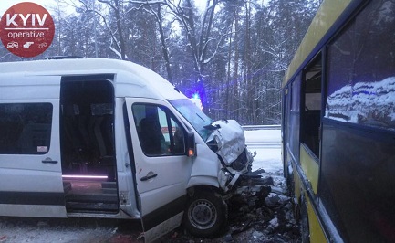 Свежие новости: Под Киевом столкнулись маршрутка и автобус, есть пострадавшие