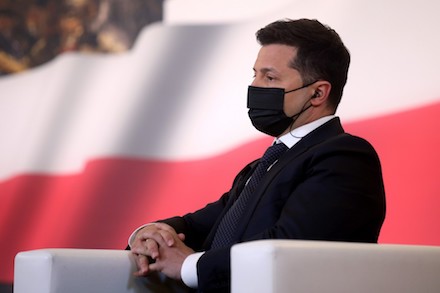 Свежие новости: Зеленский поручил привить украинцев до конца лета