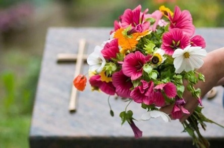 Фото новости: В Николаеве удалось избежать массового посещения кладбищ Свежие новости: В Николаеве удалось избежать массового посещения кладбищ