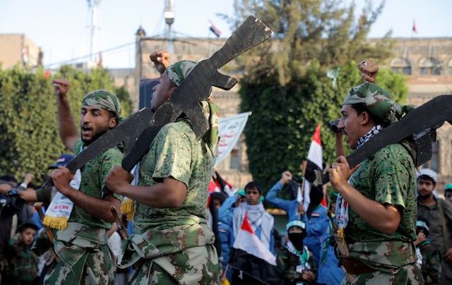 Свежие новости: Хусити атакували ракетою танкер з російською нафтою в Червоному морі