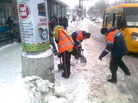 Свежие новости: В Николаеве продолжают ликвидировать снежные заносы на дорогах