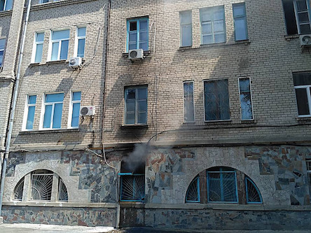 Фото новости: В Николаевской областной больнице из-за замыкания проводки случился пожар Свежие новости: В Николаевской областной больнице из-за замыкания проводки случился пожар
