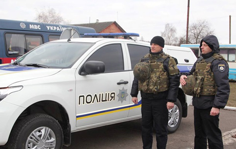 Фото новости: В Ровенской области женщина укусила сотрудника военкомата Свежие новости: В Ровенской области женщина укусила сотрудника военкомата