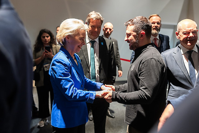 Свежие новости: Урсула фон дер Ляйєн заявила, що у липні Україна отримає перші 1,5 мільярда євро від доходів з росактивів