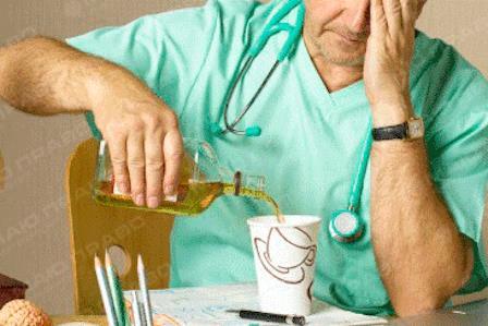 Свежие новости: Гинеколог-алкоголик должен уйти со Снигиревской больницы, - Кухта