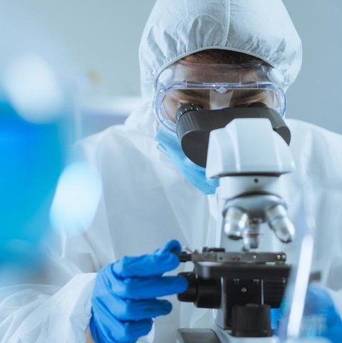 Свежие новости: Ученые назвали новый симптом заражения штаммом Омикрон