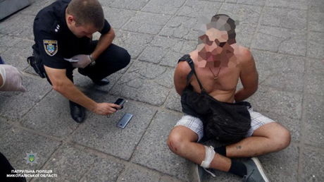 Свежие новости: В Николаеве за один день дважды мужчины отбирали у детей телефоны