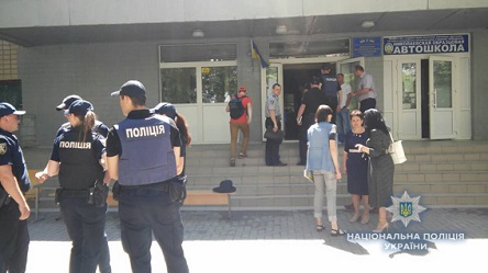 Свежие новости: Поліція проводить перевірку за фактом масового отруєння учнів однієї з миколаївських шкіл невідомою речовиною