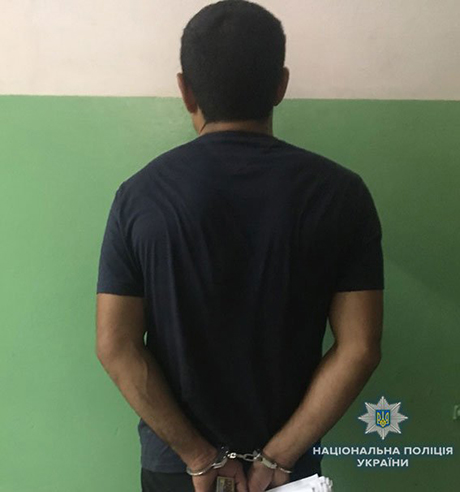 Свежие новости: В Николаеве горожане задержали кавказца, который сорвал украшения с шеи женщины