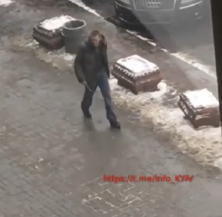 Свежие новости: В центре Киева заметили неадекватного мужчину с ножом