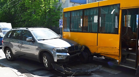 Свежие новости: В центре Николаева «BMW» на еврономерах врезалась в «маршрутку» - «разгребать» приехал депутат