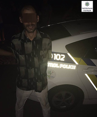 Свежие новости: В Николаеве патрульные задержали мужчину, который повредил два автомобиля и украл аккумулятор