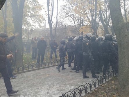 Свежие новости: ФОТО. Массовая потасовка в Одессе: ранен начальник полиции