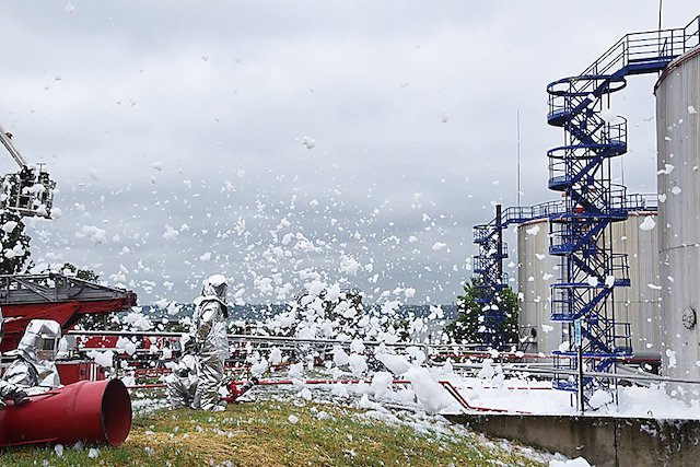 Свежие новости: В Николаеве спасатели тренировались тушить пожар на нефтебазе