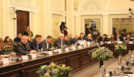 Свежие новости: ВИДЕО: Возродить реки или «обилетить»: Омеляна заставили выслушать аргументы против введения речного сбора и создания ГП