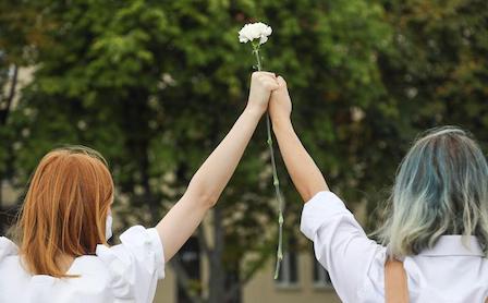 Фото новости: Сотни женщин в белой одежде вышли на акцию протеста Свежие новости: Сотни женщин в белой одежде вышли на акцию протеста